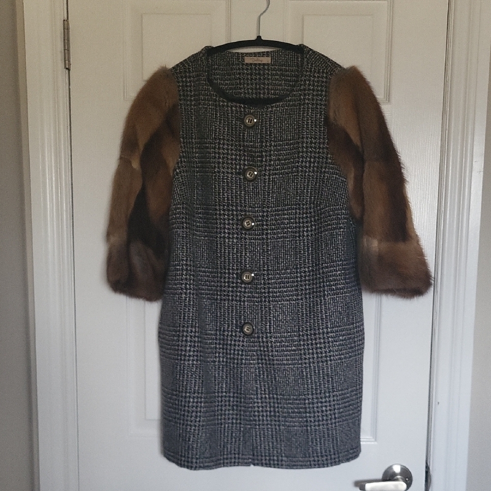 Darling Black and White Coat With Real Muskrat Fur 3/4 length Sleeves
